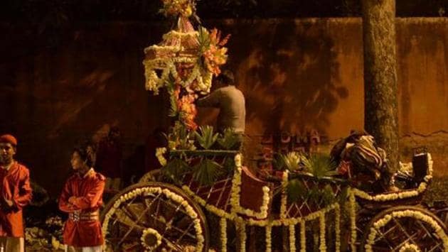 (FILES) This file photograph taken on January 29, 2014, shows a worker as he decorates a wedding horse and carriage as band members wait at the roadside ahead of the bridal procession in New Delhi.(AFP/ For representational purpose)