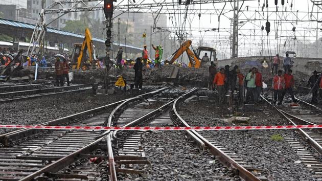 A foot overbridge collapse due to heavy rain at Andheri in Mumbai on July 3.(Satyabrata Tripathy/HT Photo)