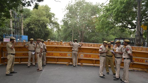 The court was hearing the Centre’s plea seeking modification of one of its directions, which were part of its historic 2006 verdict on police reforms, recommending steps like a fixed two-year tenure for DGPs. (HT file photo) The court was hearing the Centre’s plea seeking modification of one of its directions, which were part of its historic 2006 verdict on police reforms, recommending steps like a fixed two-year tenure for DGPs. (HT file photo)