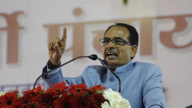 Chief minister Shivraj Singh Chouhan addressing during student panchayat at CM house in Bhopal.(HT File Photo)