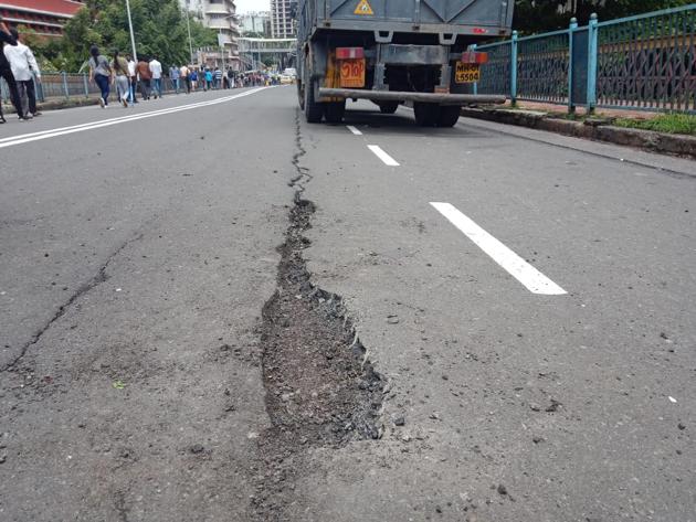 Civic officials on Wednesday said it was just a surface crack, and that repairs have begun.(Kunal Patil/HT Photo)