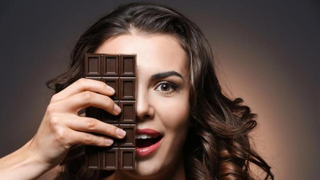 A small chunk of dark chocolate can improve brain function by boosting your awareness and concentration levels.(Shutterstock)