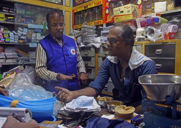 BMC officials inspect shops near JJ Hospital for banned plastic. (Hemanshi Kamani/ HT Photo) BMC officials inspect shops near JJ Hospital for banned plastic. (Hemanshi Kamani/ HT Photo)