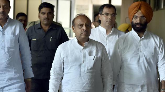 BJP MLA and Leader of Opposition in the Delhi Assembly Vijender Gupta said the Supreme Court verdict has directed the AAP government to follow the law. (Sonu Mehta/HT PHOTO) BJP MLA and Leader of Opposition in the Delhi Assembly Vijender Gupta said the Supreme Court verdict has directed the AAP government to follow the law. (Sonu Mehta/HT PHOTO)