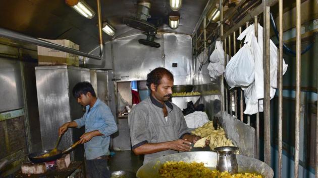 Food being prepared in Train Pantry at Ludhiana Railway station.(Gurpreet Singh/HT Photo)