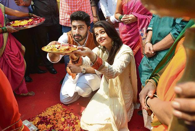 Abhishekh Bachchan and Aishwarya Rai Bachchan celebrating Gudi Padwa at Juhu Chowpatty in Mumbai. Chinmay Tumbe points out that the Rai-Bachchan marriage is a result of two migratory corridors, one from coastal Karnataka and one from east Uttar Pradesh, meeting in Mumbai. (Getty Images) Abhishekh Bachchan and Aishwarya Rai Bachchan celebrating Gudi Padwa at Juhu Chowpatty in Mumbai. Chinmay Tumbe points out that the Rai-Bachchan marriage is a result of two migratory corridors, one from coastal Karnataka and one from east Uttar Pradesh, meeting in Mumbai. (Getty Images)