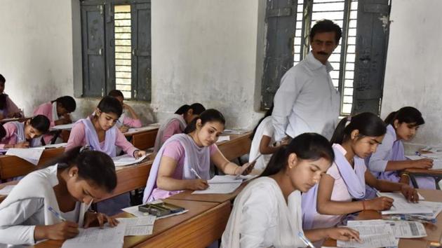Bihar government has decided to appoint guest teachers in state’s grossly understaffed higher secondary schools. (HT File Photo) Bihar government has decided to appoint guest teachers in state’s grossly understaffed higher secondary schools. (HT File Photo)
