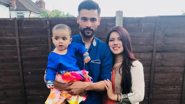 Pakistan pacer Mohammad Amir with wife Narjis and their child.(Narjis Amir/Twitter)