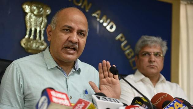 Delhi deputy chief minister Manish Sisodia addresses a press conference on the Supreme Court verdict in New Delhi. (Sonu Mehta / HT Photo) Delhi deputy chief minister Manish Sisodia addresses a press conference on the Supreme Court verdict in New Delhi. (Sonu Mehta / HT Photo)