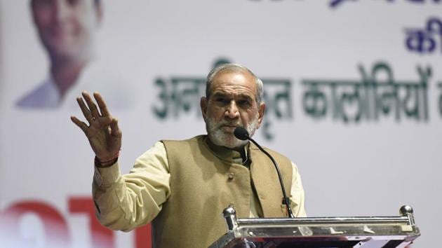 The Supreme Court has sought a response from Congress leader Sajjan Kumar accused in the 1984 anti-Sikh riots cases, on a plea filed by the Special Investigation Team (SIT) challenging the anticipatory bail granted to him by Delhi High Court. A bench of Justice AK Sikri and Ashok Bhushan said it is high time that these cases are tried at the earliest. (Sonu Mehta / HT File)