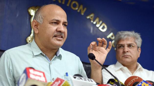 Deputy chief minister of Delhi, Manish Sisodia with Delhi transport minister Kailash Gahlot brief the media at Delhi Secretariaton Thursday. (Sonu Mehta/HT PHOTO) Deputy chief minister of Delhi, Manish Sisodia with Delhi transport minister Kailash Gahlot brief the media at Delhi Secretariaton Thursday. (Sonu Mehta/HT PHOTO)