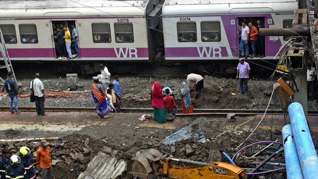 Workers clear debris a day after the Andheri bridge collapse, on Wednesday. (Satyabrata Tripathy/HT Photo) Workers clear debris a day after the Andheri bridge collapse, on Wednesday. (Satyabrata Tripathy/HT Photo)