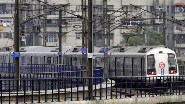 The metro services were disrupted for a few hours on Delhi Metro’s Blue Line, following a scuffle between DMRC and CISF staff over a parking issue at the Dwarka Sector 21 metro station in southwest Delhi. (HT File Photo)