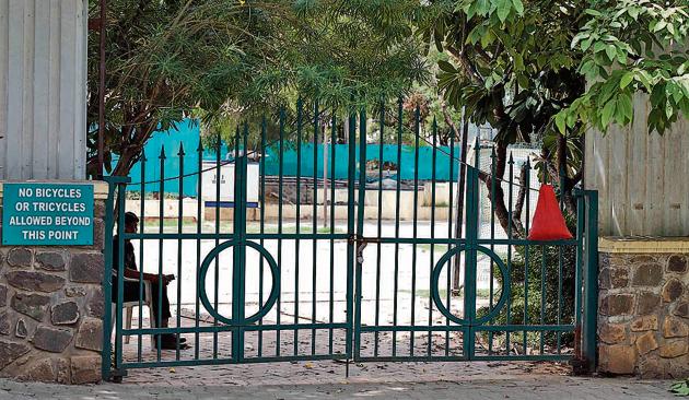 Residents of Clover Highlands cooperative housing society have accused the developer of not allowing them to use their own garbage composting plant, seen in the background, which has resulted into untreated 250 kg wet waste in the society every day. (Rahul Raut/HT Photo) Residents of Clover Highlands cooperative housing society have accused the developer of not allowing them to use their own garbage composting plant, seen in the background, which has resulted into untreated 250 kg wet waste in the society every day. (Rahul Raut/HT Photo)