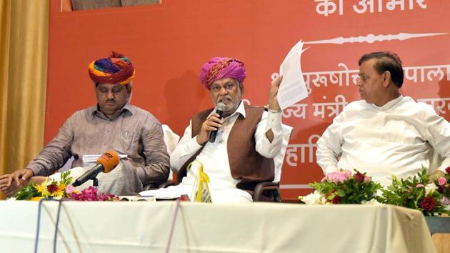 Union minister of state for agriculture Parshottam Rupala (centre) addresses people at a press conference in Jaipur on Thursday.(HT Photo)
