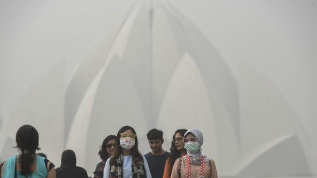 Tourists wear masks as they visit Delhi’s Lotus Temple. Last month, Delhi recorded days of the worst air quality it has ever had(Burhaan Kinu/HT PHOTO)