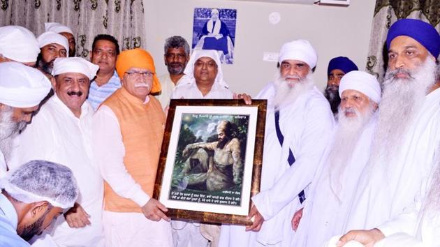 Chief minister Manohar Lal Khattar during his visit to a gurdwara at Jurasi Kalan village of Kurukshetra district on Thursday. (HT photo) Chief minister Manohar Lal Khattar during his visit to a gurdwara at Jurasi Kalan village of Kurukshetra district on Thursday. (HT photo)