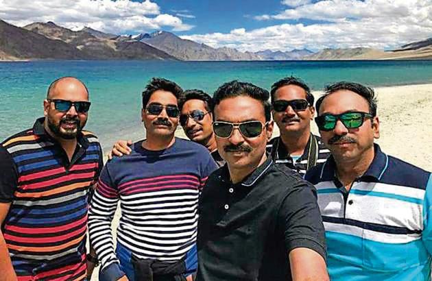 The five doctors from Maharashtra rushed to save the people injured in Leh. The five doctors from Maharashtra rushed to save the people injured in Leh.