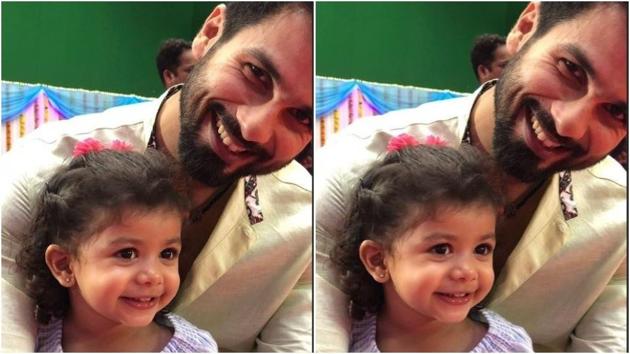Shahid Kapoor with daughter Misha on the sets of his film, Batti Gul Meter Chalu. (Instagram) Shahid Kapoor with daughter Misha on the sets of his film, Batti Gul Meter Chalu. (Instagram)
