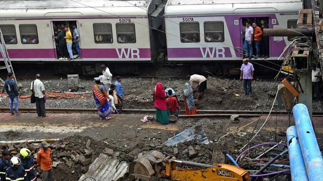 The Gokhale Bridge at Andheri collapsed on the railway tracks after incessant rain on July 3.(Satyabrata Tripathy/HT Photo)