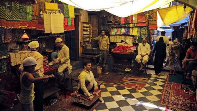 Stalls selling shawls and flower petals meant for offerings stand at the entrance to the shrine of Sufi saint Hazrat Syed Muhammad Nizamuddin Auliya at Nizamuddin Dargah in New Delhi on July 5, 2018. (Altaf Qadri / AP)