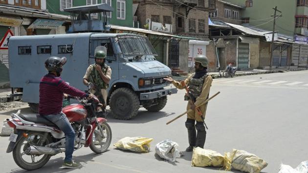 Paramilitary troopers talk to a motorcyclist on a blocked road outside the Jamia Masjid mosque after authorities imposed restrictions in downtown Srinagar ahead of an anti-Indian protest call from Kashmiri separatists on the second death anniversary of militant commander Burhan Wani. (Tauseef Mustafa / AFP) Paramilitary troopers talk to a motorcyclist on a blocked road outside the Jamia Masjid mosque after authorities imposed restrictions in downtown Srinagar ahead of an anti-Indian protest call from Kashmiri separatists on the second death anniversary of militant commander Burhan Wani. (Tauseef Mustafa / AFP)