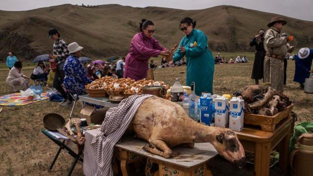 Once the rituals are over and the fire extinguished, preferably using earth, the food and drinks kept on the table as offerings are passed around and consumed. (Kevin Frayer / Getty Images) Once the rituals are over and the fire extinguished, preferably using earth, the food and drinks kept on the table as offerings are passed around and consumed. (Kevin Frayer / Getty Images)