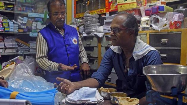 The BMC’s special squad members inspect stores in Mumbai for banned plastic materials. (HT File Photo) The BMC’s special squad members inspect stores in Mumbai for banned plastic materials. (HT File Photo)