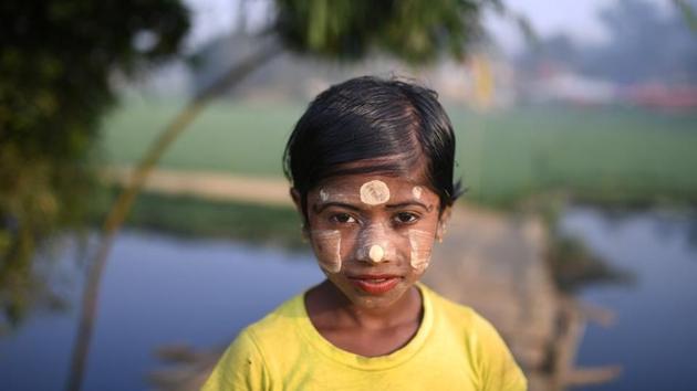 9-year-old Zannat Ara, said the paste protected her against the swarms of insects in the Kutupalong refugee camp where she now lives. (Clodagh Kilcoyne / REUTERS) 9-year-old Zannat Ara, said the paste protected her against the swarms of insects in the Kutupalong refugee camp where she now lives. (Clodagh Kilcoyne / REUTERS)