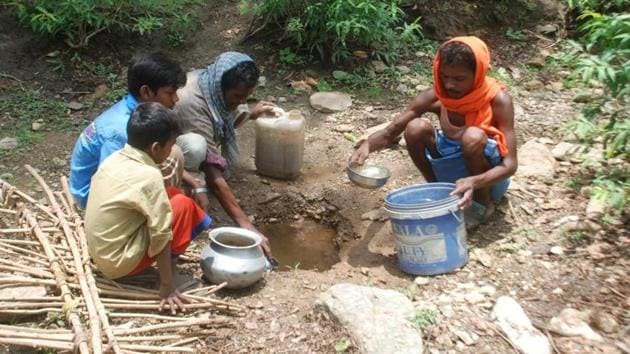 Residents of Uttar Pradesh’s Sonbhadra dig small pits in the foothill of dried waterways in search of potable water.(Sudhir Kumar/HT Photo)