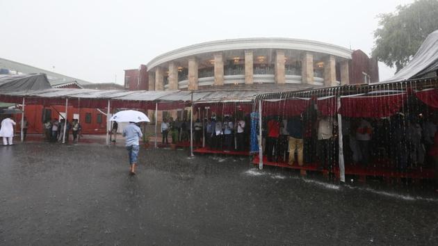 Heavy rain in Nagpur forced the state to cancel its Assembly session on Friday. (SUNNY SHENDE/HT) Heavy rain in Nagpur forced the state to cancel its Assembly session on Friday. (SUNNY SHENDE/HT)