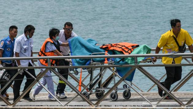 Thai rescue personnel move a passenger on a stretcher at Chalong pier in Phuket on July 6, 2018. (AFP Photo) Thai rescue personnel move a passenger on a stretcher at Chalong pier in Phuket on July 6, 2018. (AFP Photo)