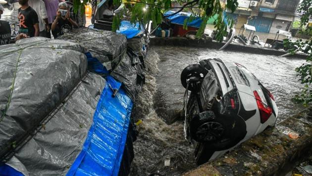 A car gets washed away due to heavy rainwater at Andheri Subway in Mumbai. (HT Photo) A car gets washed away due to heavy rainwater at Andheri Subway in Mumbai. (HT Photo)