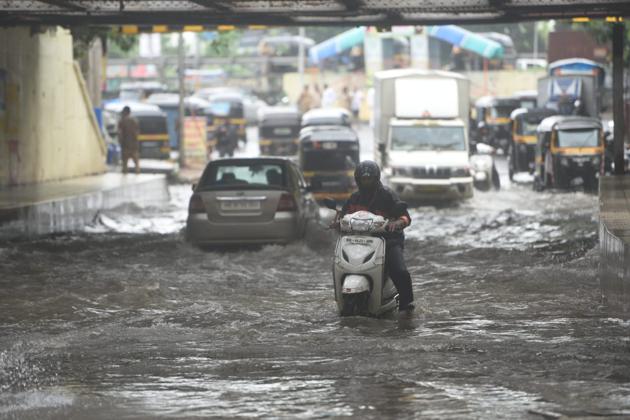 The India Meteorological Department (IMD) has predicted scattered heavy rain, with very heavy showers in isolated areas till Wednesday. (Satyabrata Tripathy/HT Photo)