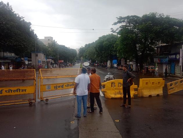 The traffic police announced the closure of the Ghatkopar railway overbridge from 2am as a precautionary measure and also issued an advisory for other waterlogged areas. (Kunal Patil/HT Photo)