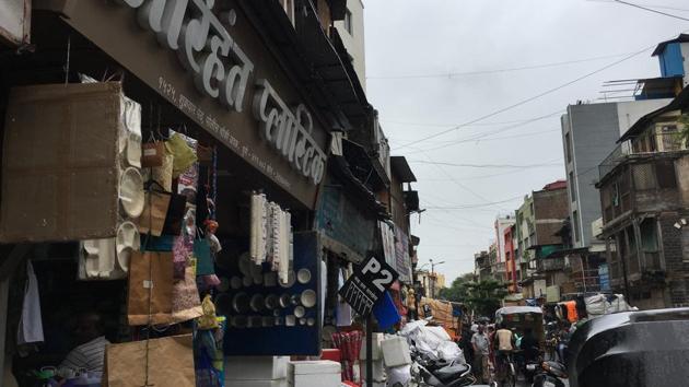 Traders in Pune who make a living by selling plastic goods in wholesale and retail had faced severe loss in business after the ban. After the penalty for use of plastic was levied, the shopkeepers had to get rid of most of their merchandise.(HT PHOTO)