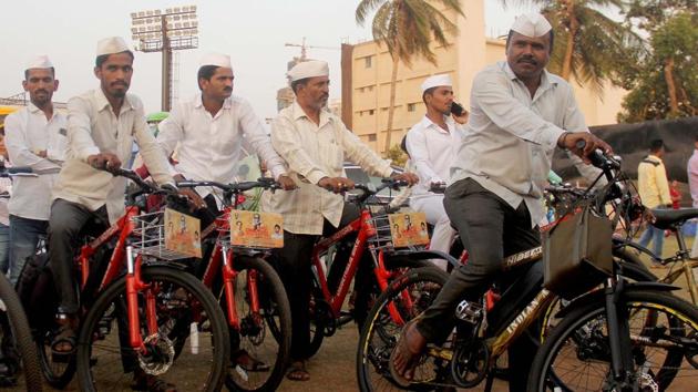 Dabbawalas say they act as a link between “food wasters and seekers”. (HT File Photo) Dabbawalas say they act as a link between “food wasters and seekers”. (HT File Photo)