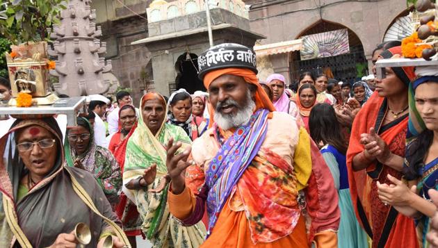 An artist at heart and farmer by profession, 49-year-old Phulchand Nagtilak walks around in a saffron kurta. Ever-smiling, Nagtilak, an enthusiastic speaker, narrated a sonnet this year as a part of a monologue he had performed for spreading awareness about saving children and cleaning the city. (HT PHOTO) An artist at heart and farmer by profession, 49-year-old Phulchand Nagtilak walks around in a saffron kurta. Ever-smiling, Nagtilak, an enthusiastic speaker, narrated a sonnet this year as a part of a monologue he had performed for spreading awareness about saving children and cleaning the city. (HT PHOTO)