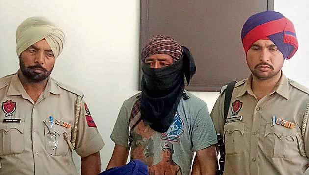 Murder accused Dharamvir in police custody in Jalandhar. (HT Photo) Murder accused Dharamvir in police custody in Jalandhar. (HT Photo)