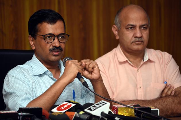 Delhi chief minister Arvind Kejriwal with deputy chief minister Manish Sisodia during a press conference in Delhi.(Sonu Mehta/HT File Photo)