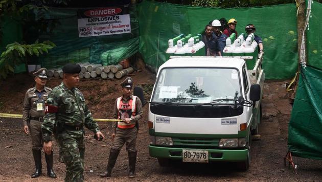 Rescue workers move oxygen tanks at the Tham Luang cave area as operations begins to rescue 12 boys and their coach trapped at the cave in Khun Nam Nang Non Forest Park in the Mae Sai district of Chiang Rai province. (AFP photo) Rescue workers move oxygen tanks at the Tham Luang cave area as operations begins to rescue 12 boys and their coach trapped at the cave in Khun Nam Nang Non Forest Park in the Mae Sai district of Chiang Rai province. (AFP photo)