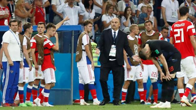 Russia coach Stanislav Cherchesov with his players after the loss to Croatia in the FIFA World Cup 2018.(REUTERS)