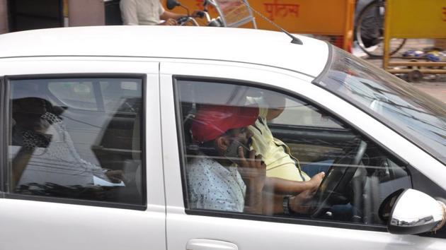 The high court on July 6 had directed the transport department to seize the mobile phones temporarily for a period of 24 hours after issuing a valid receipt to commuters found talking on their mobile phones. (HT File Photo) The high court on July 6 had directed the transport department to seize the mobile phones temporarily for a period of 24 hours after issuing a valid receipt to commuters found talking on their mobile phones. (HT File Photo)