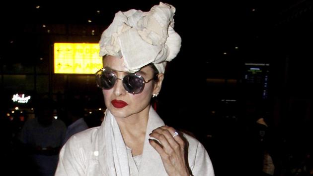 In her latest airport look, Bollywood star Rekha looks like the original style icon she is. (Photo: YogenShah) In her latest airport look, Bollywood star Rekha looks like the original style icon she is. (Photo: YogenShah)