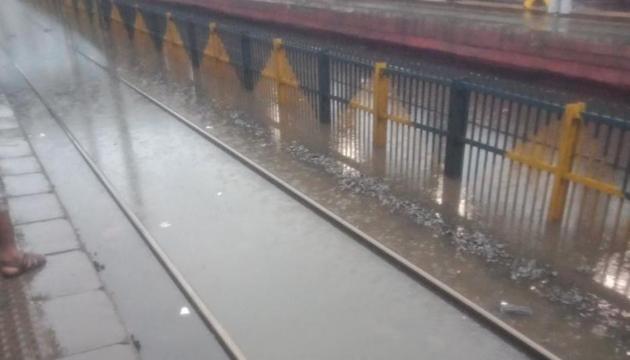 Submerged tracks at the Nallasopara station in Mumbai.(Mahesh Patil, HT photo)