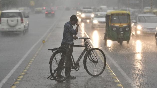 Heavy rainfall on Thursday, July 5, brought the mercury levels down in Delhi. (Sanchit Khanna/HT PHOTO) Heavy rainfall on Thursday, July 5, brought the mercury levels down in Delhi. (Sanchit Khanna/HT PHOTO)
