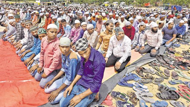 Of Gurugram’s ten official mosques, eight are situated in the older city and remain largely inaccessible to the Muslim migrants settled on the other end of the district. The Hindu­-Muslim conflict has come to a head with the row over public namaz.(Sanjeev Verma/HT PHOTO)