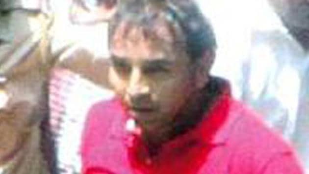 A sessions court in Mumbai last month charged gangster Vijay Palande (in photo) and his associate Jagdish Kailash Shejav for the murder of the unknown person in 2012. (HT Photo) A sessions court in Mumbai last month charged gangster Vijay Palande (in photo) and his associate Jagdish Kailash Shejav for the murder of the unknown person in 2012. (HT Photo)