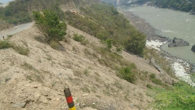 A petition has been filed by Delhi-based non-government organisation ‘Common Cause’ before the green body seeking directions to authorities to submit a time-bound muck disposal plan. (HT Photo)