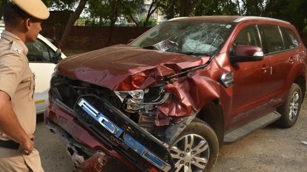 A photo of damaged Ford Endeavour parked at Sector 29 Police Station, in Gurugram on Monday, July 9, 2018. The SUV’s driver hit the bike of a food delivery boy near Galleria market late on Saturday night. a (Yogesh Kumar/HT PHOTO) A photo of damaged Ford Endeavour parked at Sector 29 Police Station, in Gurugram on Monday, July 9, 2018. The SUV’s driver hit the bike of a food delivery boy near Galleria market late on Saturday night. a (Yogesh Kumar/HT PHOTO)